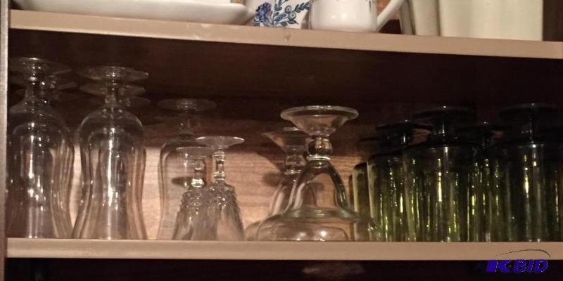 lot 57 image: Shelf of Barware Special Occasion Glasses