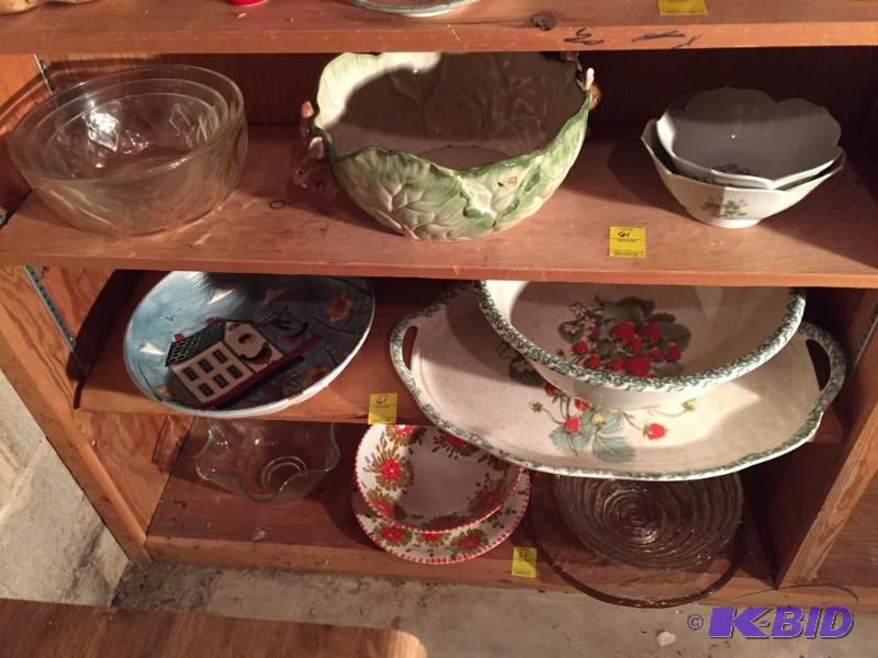 lot 61 image: Assorted Kitchen Serving Pieces