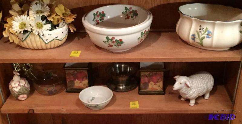 lot 63 image: Collectibles and Serving Bowls