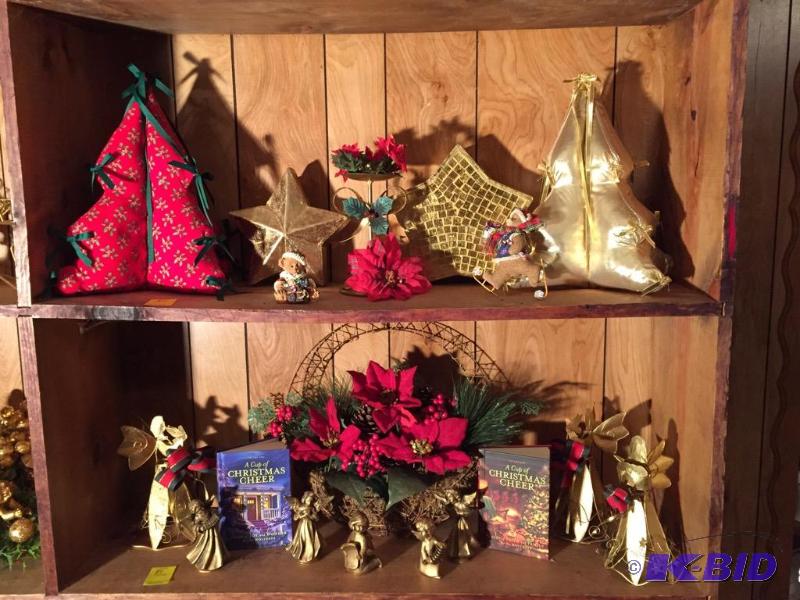 lot 81 image: Two Shelves of Christmas - Stars and Angels