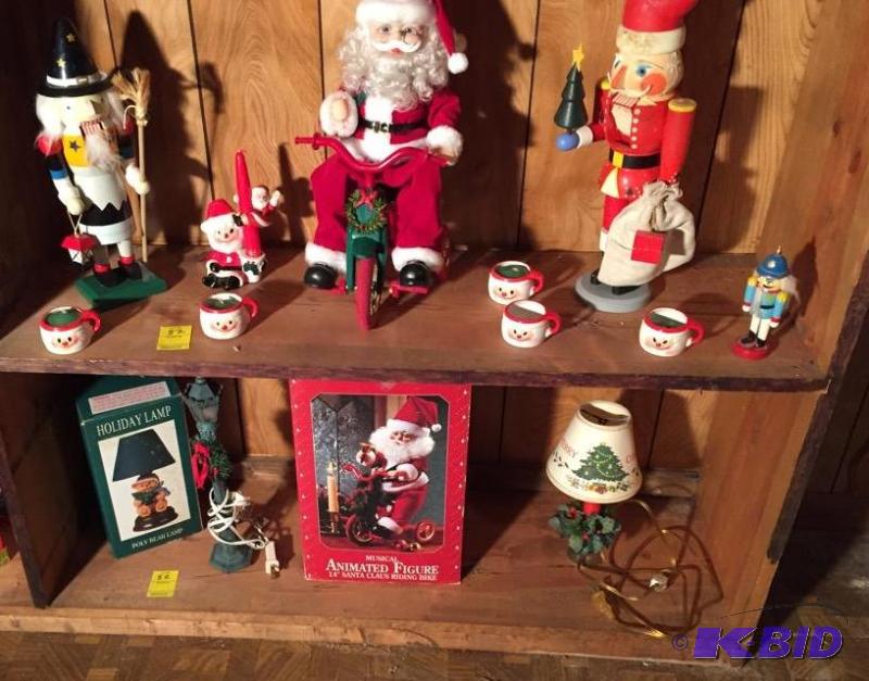 lot 82 image: Santas and Nutcrackers Christmas Lot