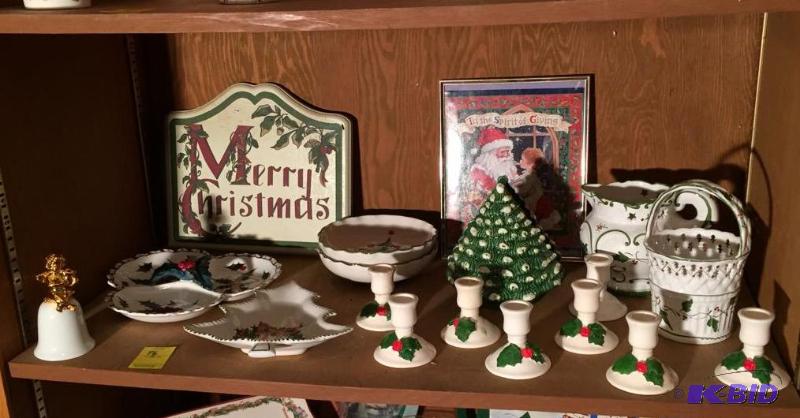 lot 86 image: Shelf of Christmas Items