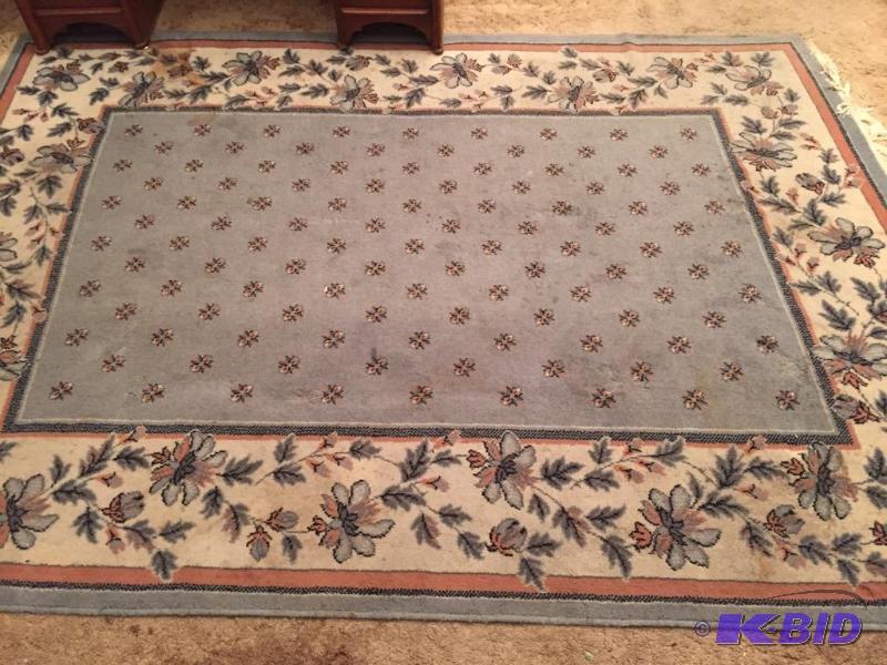 lot 98 image: Large Area Rug