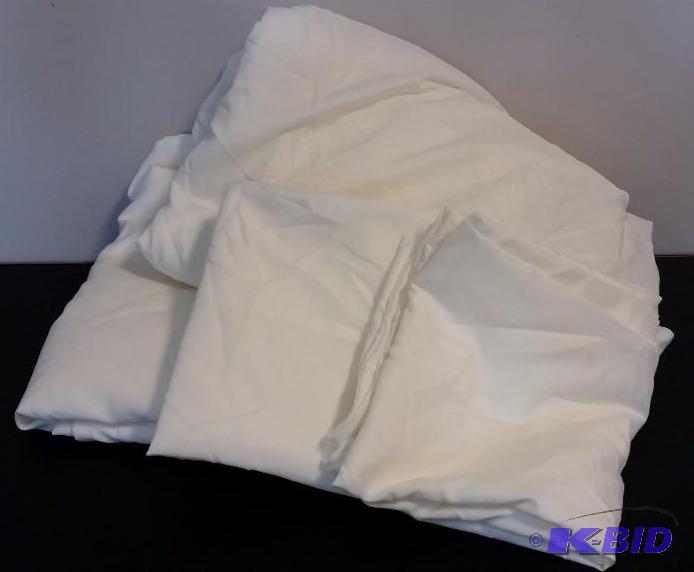 lot 14 image: Royal Velvet Ivory QUEEN Sheet Set.   Flat, Fitted and 2 Pillow cases.  Out of Package.
