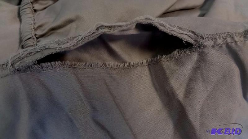 lot 15 image: Royal Velvet Dark Steel Gray QUEENSheet Set. Flat, Fitted and 2 Pillow cases. Out of Package. Pulled Seam.