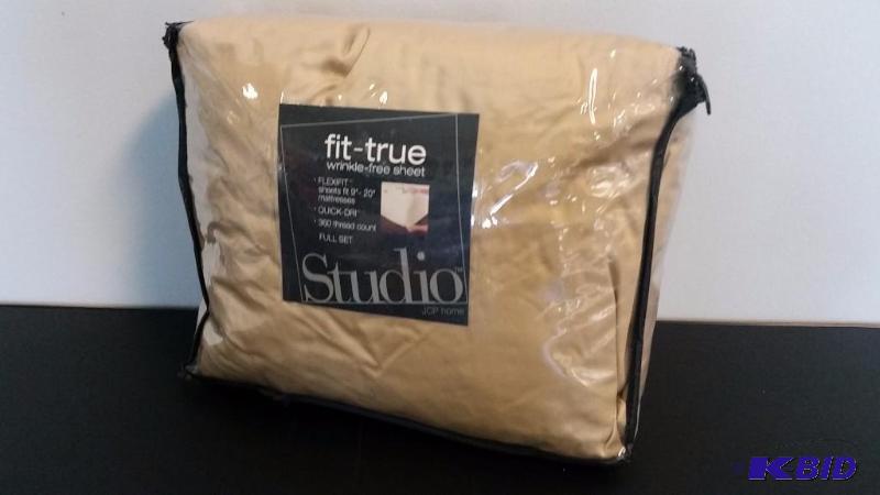 lot 17 image: Fit True Warm Sand FULL Sheet Set. Flat, Fitted and 2 Pillow cases. In  Package.