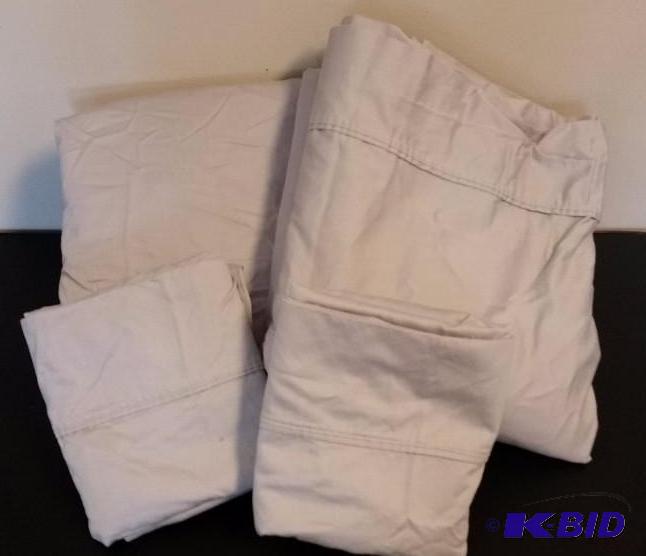 lot 20 image: Studio Light Steel Gray FULL Sheet Set. Flat, Fitted and 2 Pillow cases. Out of Package.