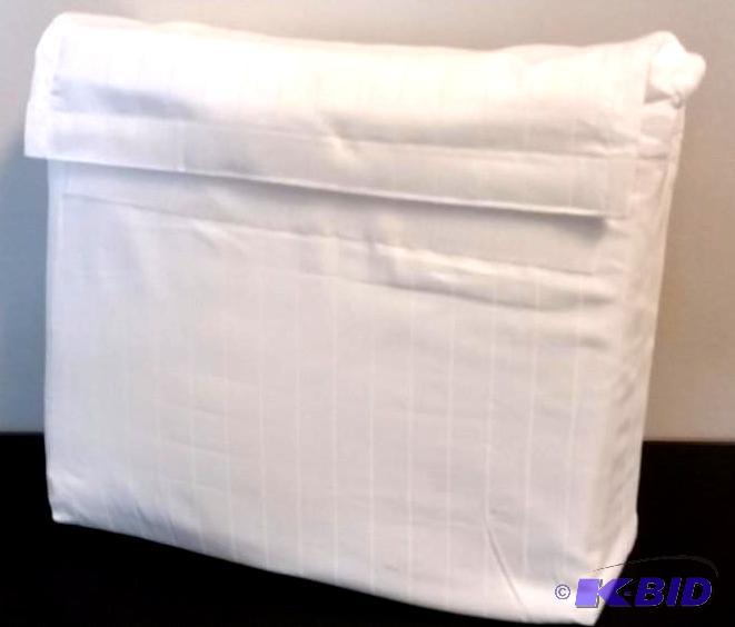 lot 8 image: Royal Velvet White QUEEN Sheet Set.  600 Thread Count Flat, Fitted and 2 Pillow cases.  Still in Package.  No Label on Package.