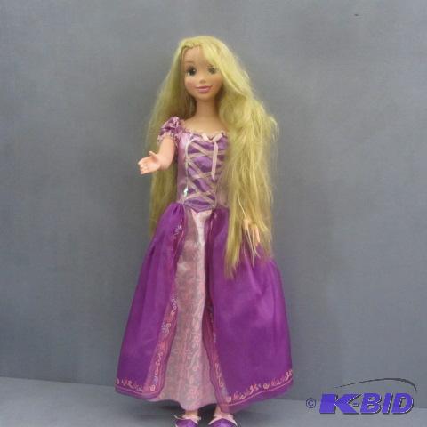 lot 176 image: Disneys Rapunzel