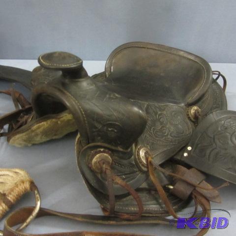 lot 2 image: Show Saddle