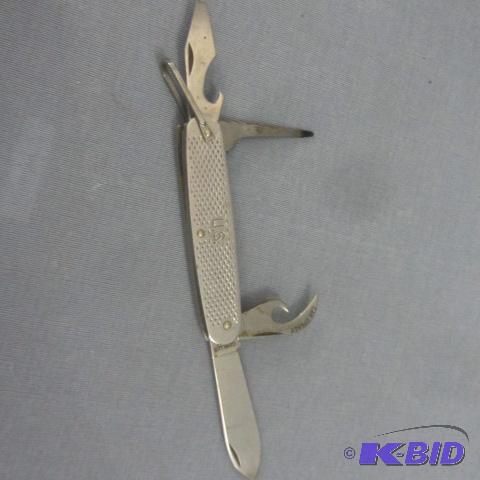 lot 72 image: Camillus Camp Knife