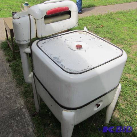 lot 103 image: Wringer Washing Machine