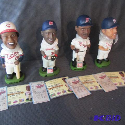 lot 108 image: Twins Bobble Heads