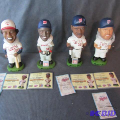 lot 109 image: Twins Bobble Heads