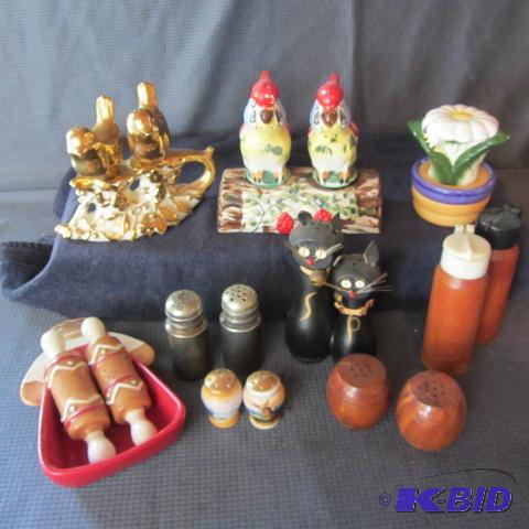lot 116 image: Salt & Pepper Shakers