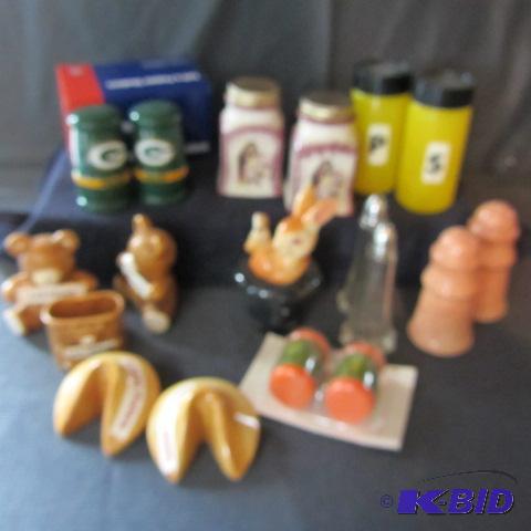 lot 117 image: Salt & Pepper Shakers