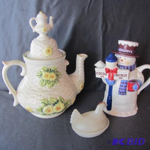 lot 126 image: Teapot, Nesting Hen, Hot Cocoa