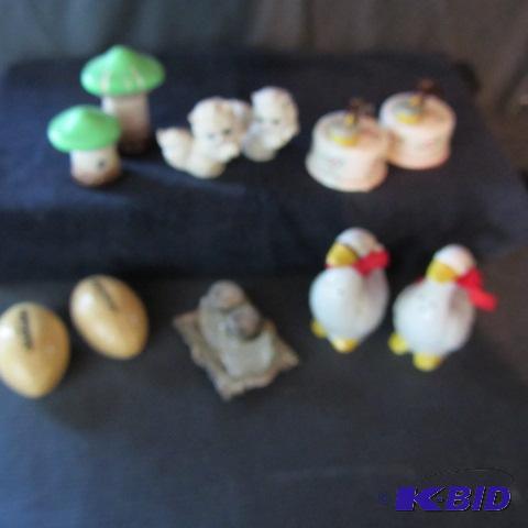lot 136 image: Salt & Pepper Shakers
