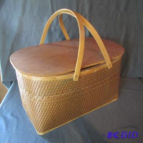 lot 153 image: Picnic Basket