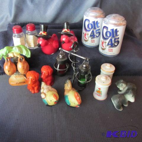 lot 18 image: Salt & Pepper Shakers