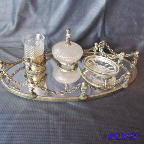 lot 24 image: Mirror Plateau, Dresser Pieces