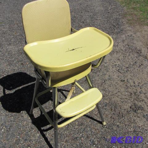 lot 26 image: Vintage High Chair