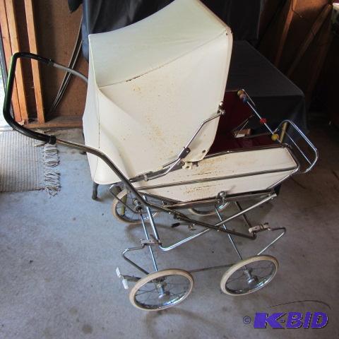 lot 8 image: Mid Century Baby Buggy