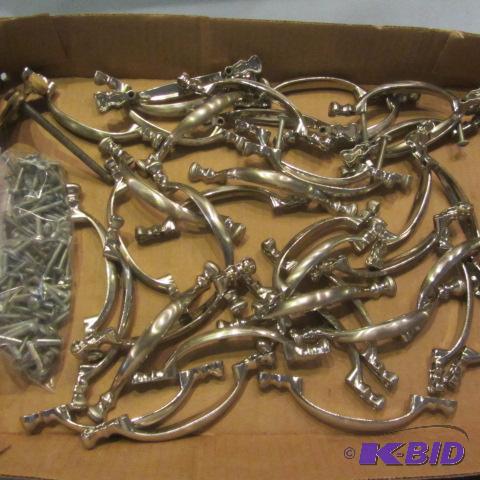lot 125 image: Drawer & Cupboard Pulls