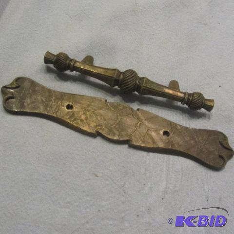 lot 126 image: Drawer & Cupboard Pulls