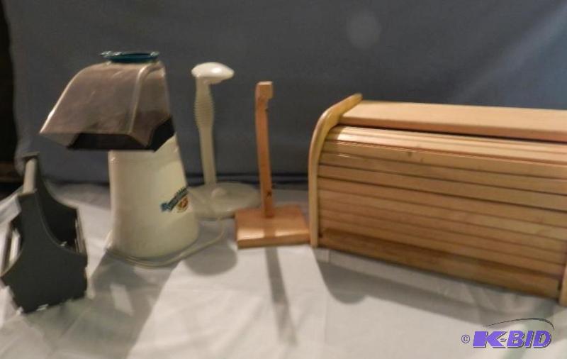 lot 13 image: Wood Decor