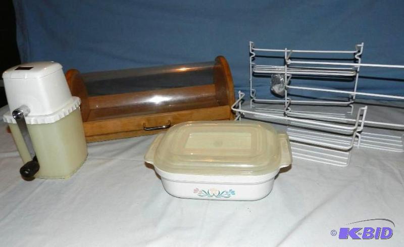 lot 14 image: Bread, Wine, Microwave