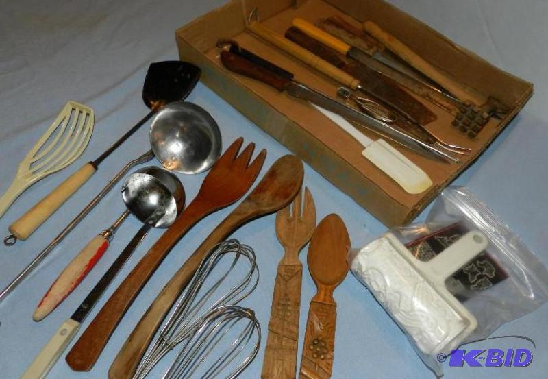 lot 18 image: Kitchen Utensils