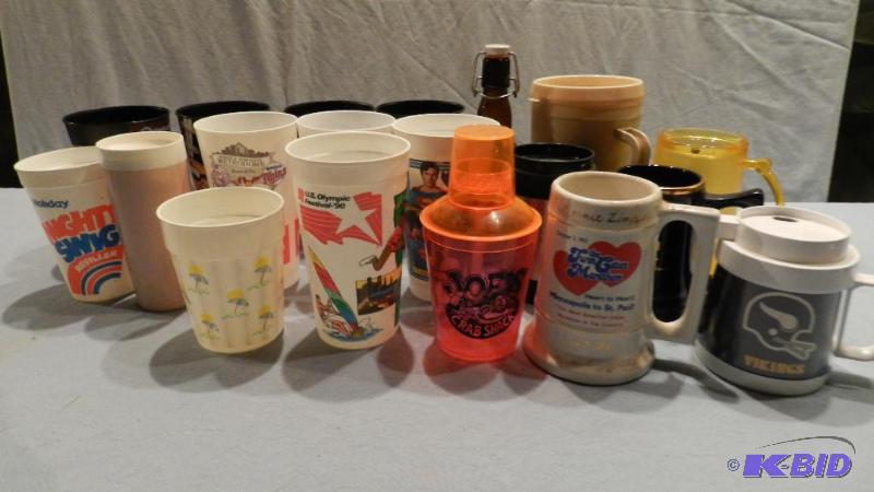 lot 37 image: Souvenir Vikings, Twins, McDonalds