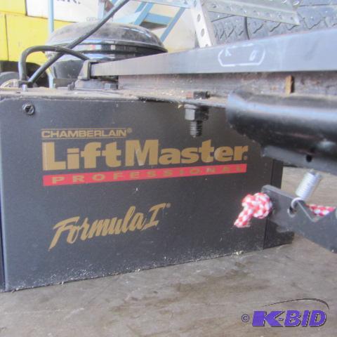 lot 7 image: Chamberlain Garage Door Opener