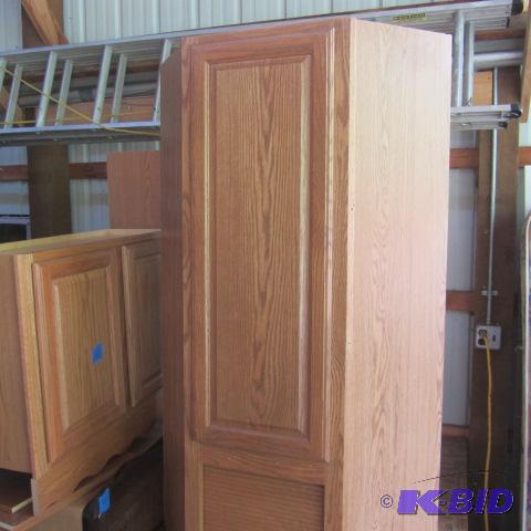 lot 78 image: Kitchen Cupboards