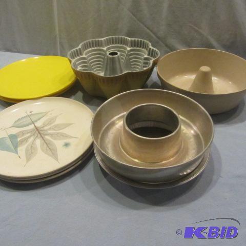 lot 82 image: Bundt Pan, Bakerware