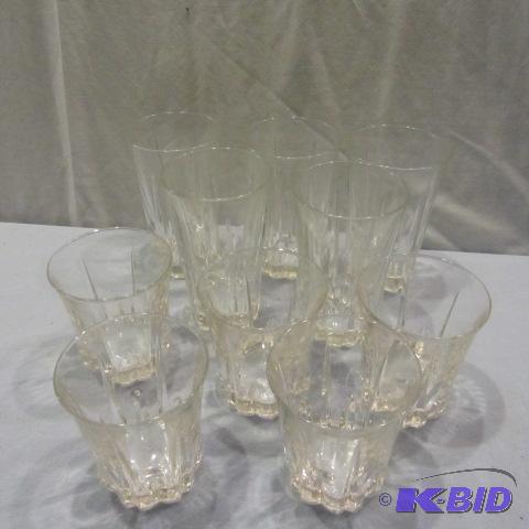 lot 88 image: Glassware
