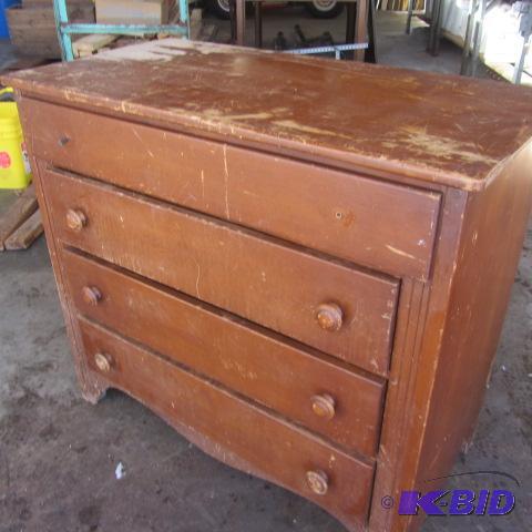 lot 9 image: Garage Dresser