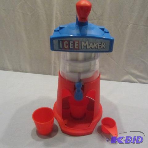lot 97 image: Childrens Icee Maker