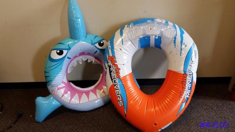 lot 21 image: Lot of 2 Large Blow up Pool Toys.  Holds Air.  No Holes.  These have been blown up for a few weeks and still have air in them.