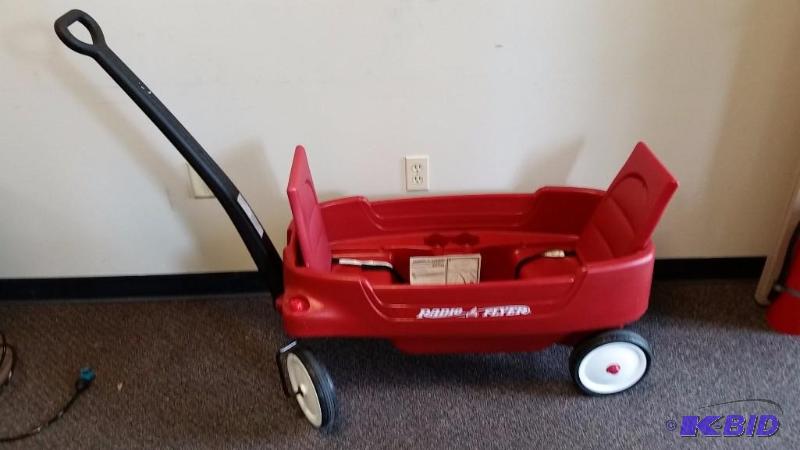lot 23 image: Radio Flyer Double Wagon Out of Box Assembled.