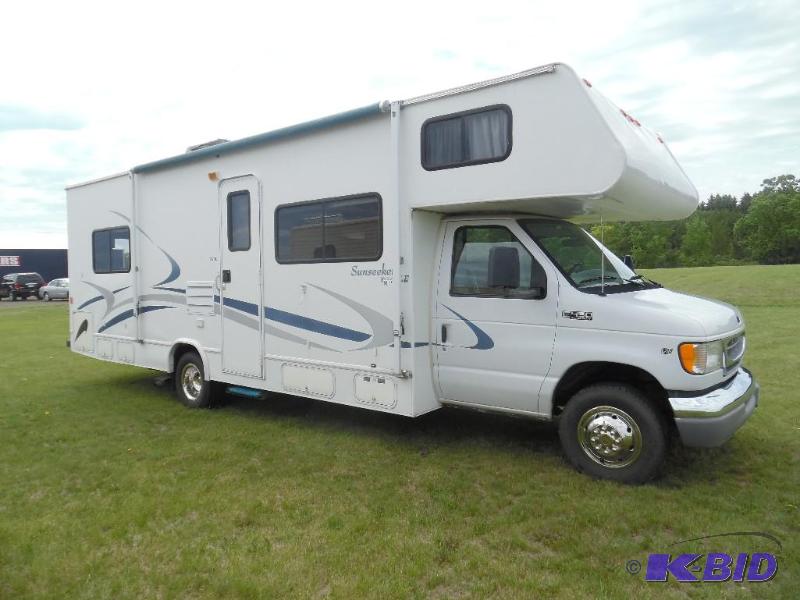 lot 2 image: 2002 Ford Sunseeker Motorhome