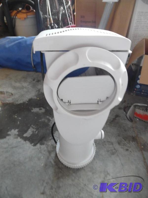 lot 23 image: Pool Pump