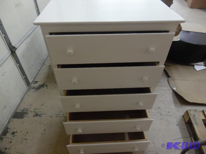 lot C6 image: White Dresser