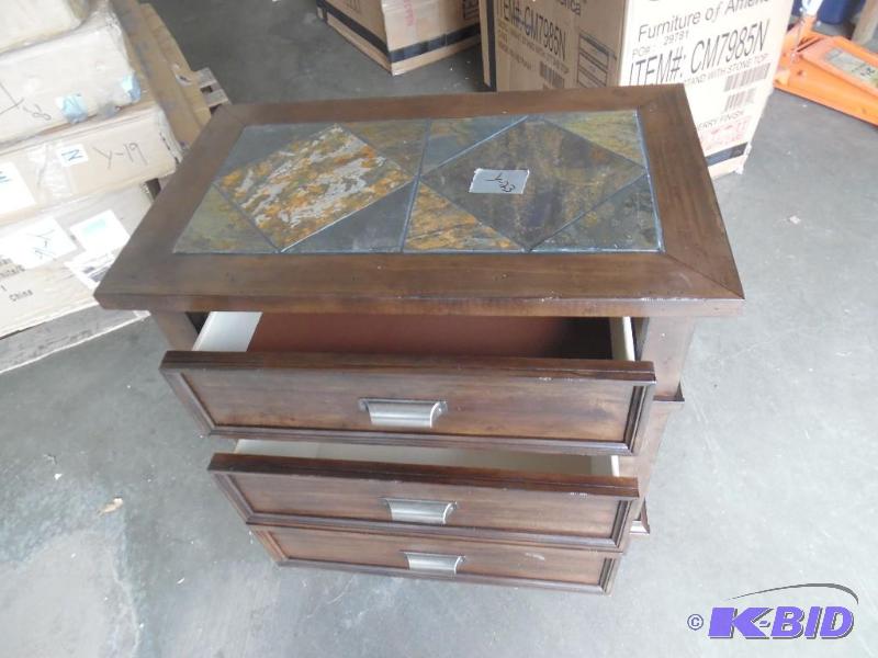 lot Y23 image: 3 Drawer Dresser
