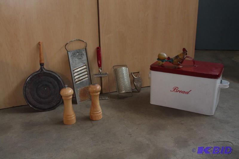 8 kitchen items