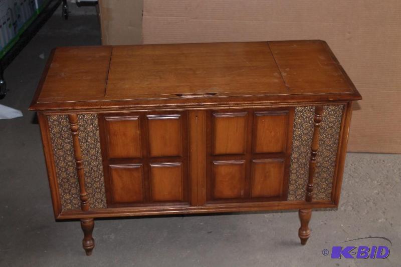 Cabinet Stereo