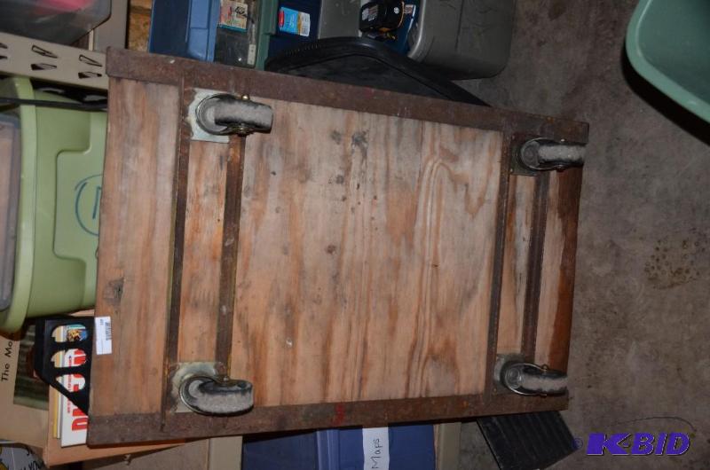 lot 149 image: Heavy duty Rolling floor dolly 28&quotx45&qu...
