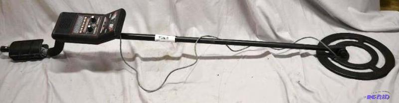 lot 173 image: Bounty Hunter Metal Detector Please inspect f...