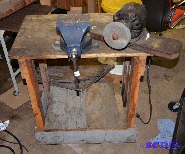 lot 177 image: Vice Model 159 and table measures 31 x 19 x 3...